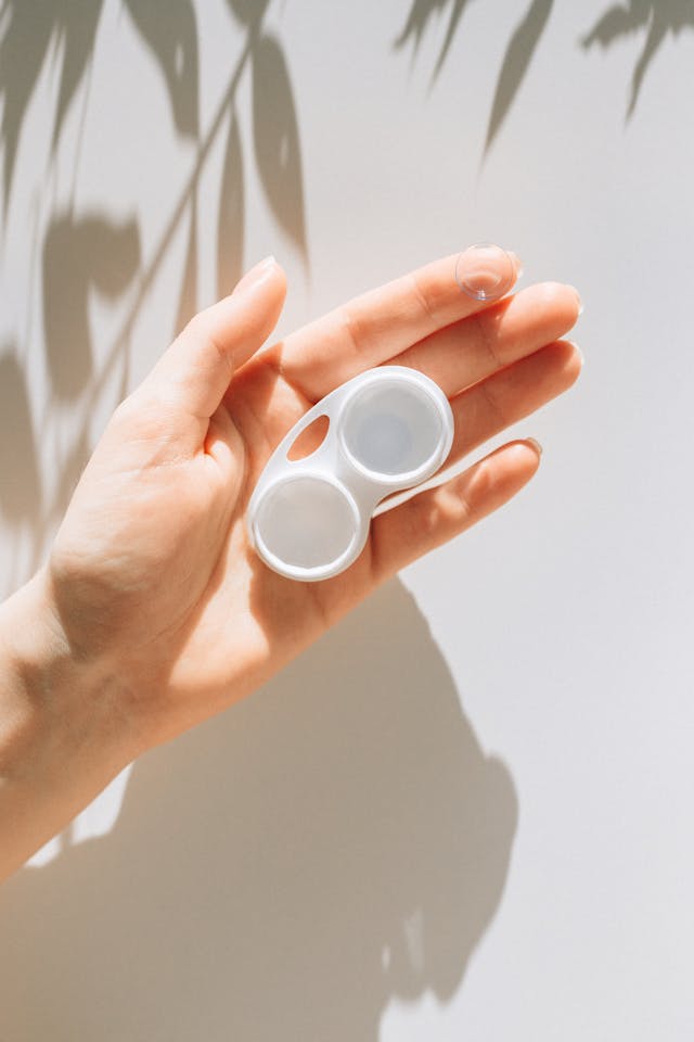 Contact lens fitting service