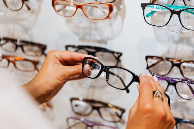 Modern frame styles
