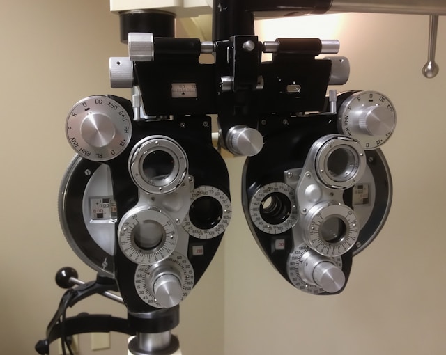 Advanced diagnostic eye testing equipment