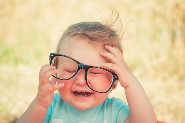 Gentle infant eye screening