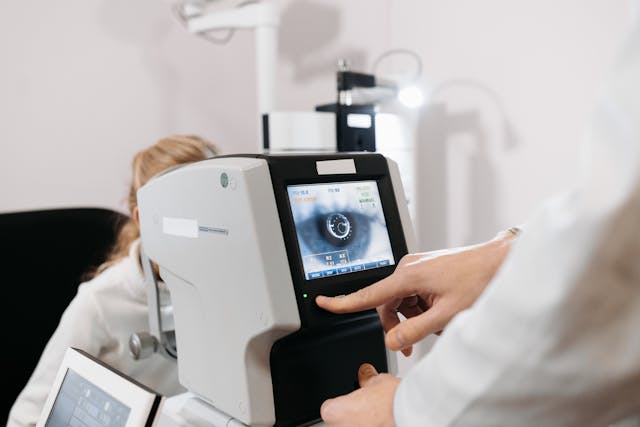 Corneal topography mapping