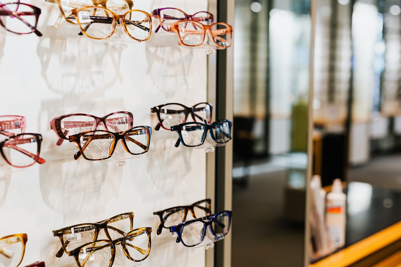 Signs and symptoms of myopia progression