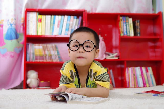 Preschooler using picture eye chart